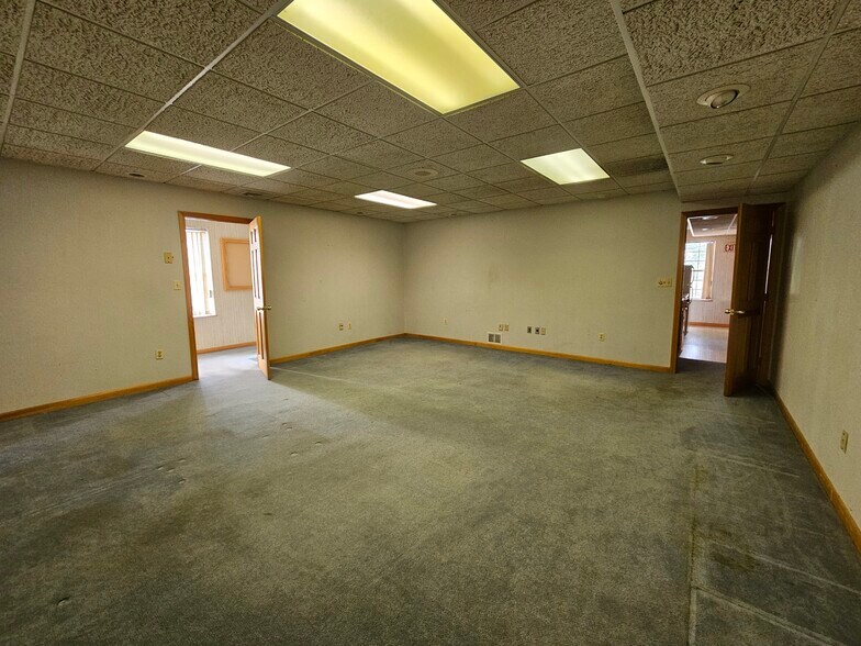 More Photos Of 1755 Meriden Waterbury Tpke, Plantsville Office Residential For Sale