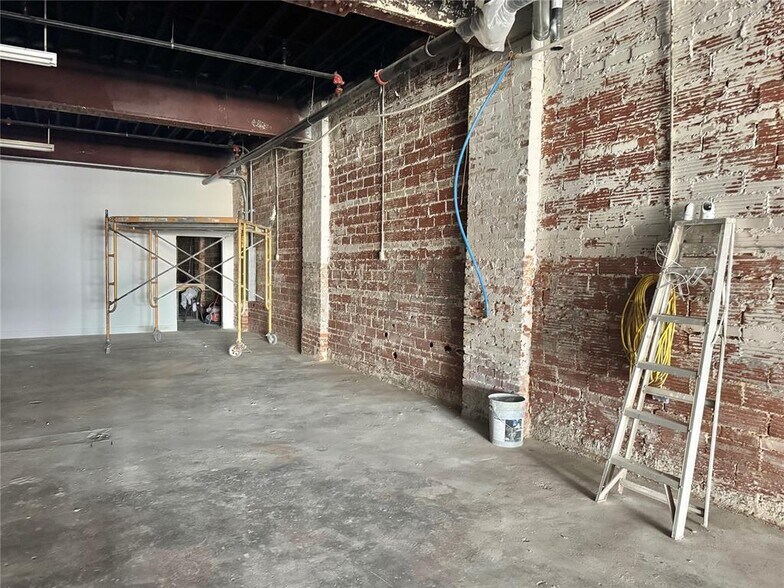 More Photos Of 611-613 W Chickasha Ave, Chickasha Storefront Retail Office For Lease