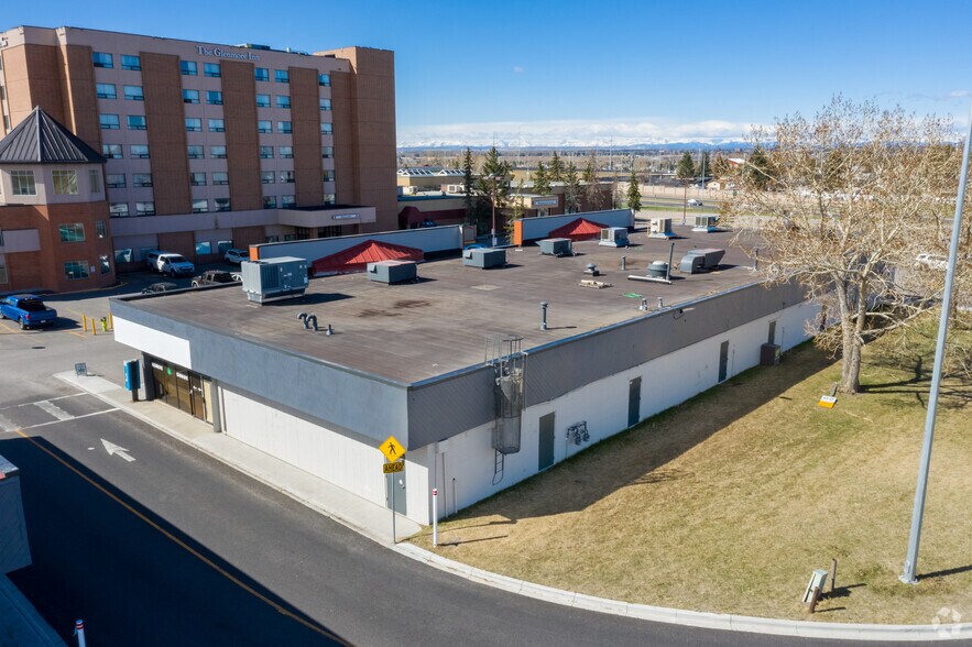 More Photos Of 2102-2130 Glenmore Crt SE, Calgary Convenience Store For Lease