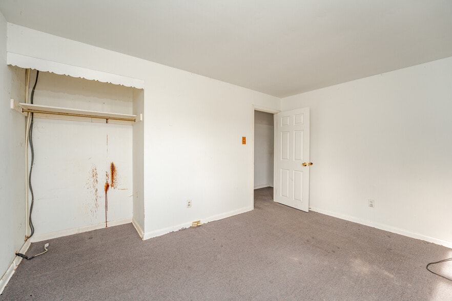 More Photos Of 98 New Rd, Somers Point Showroom For Sale