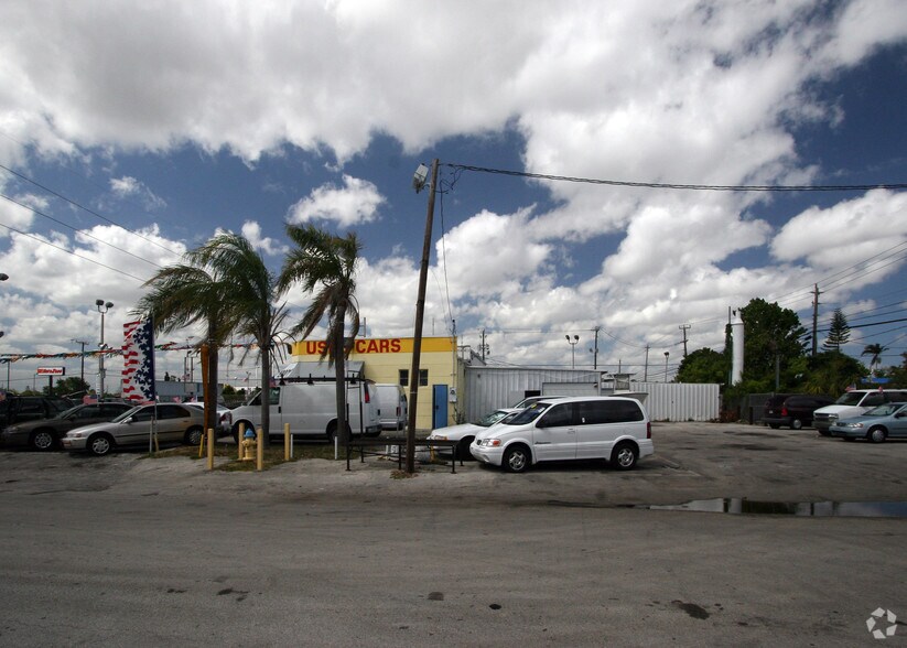 More Photos Of 19001 NW 2nd Ave, Miami Auto Dealership For Lease
