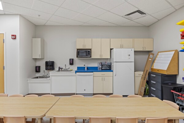 More Photos Of 4520 Military Rd, Niagara Falls Office For Sale