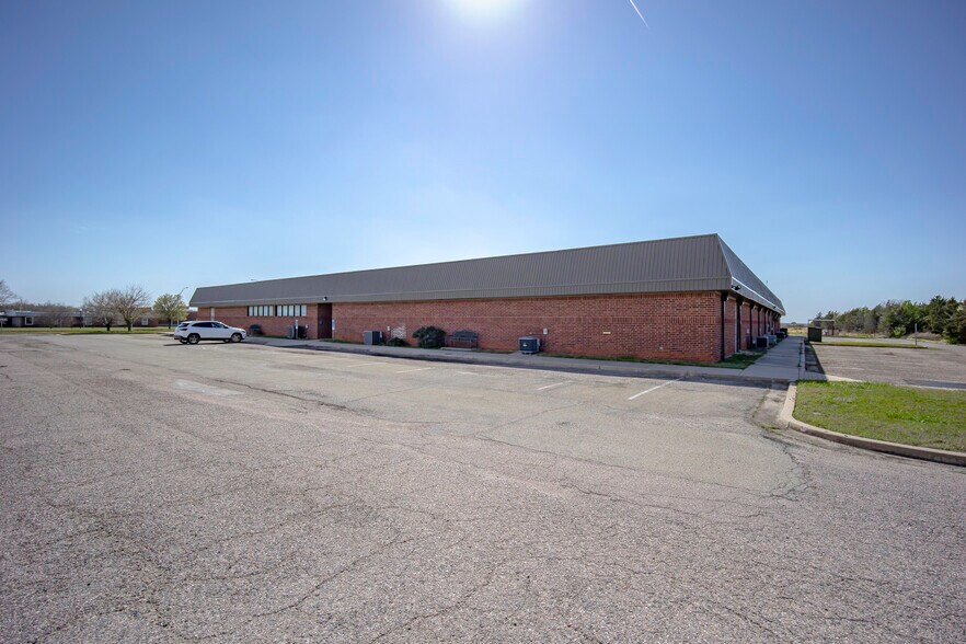 More Photos Of 1400 N Kennedy Ave, Shawnee Office For Sale