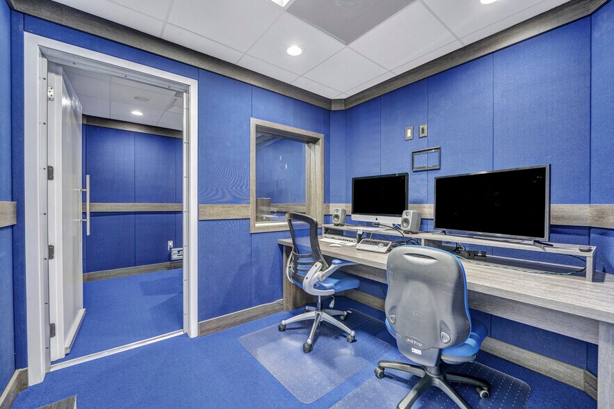 More Photos Of 5465 NW 36th St, Miami Office For Sale