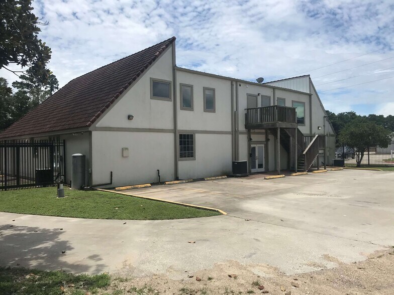 More Photos Of 1715 Northpark Dr, Kingwood Storefront For Lease