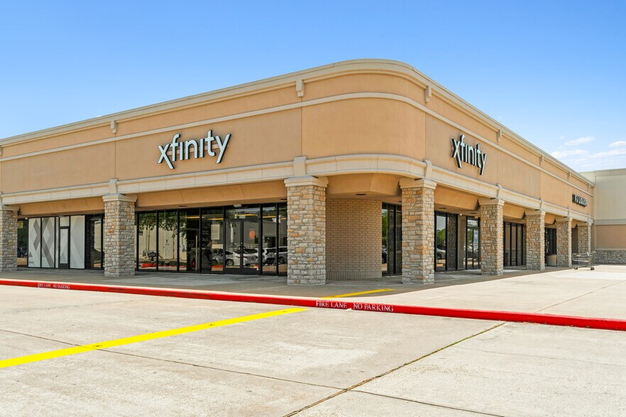 More Photos Of 8470-8592 N Highway 6, Houston Unknown For Lease