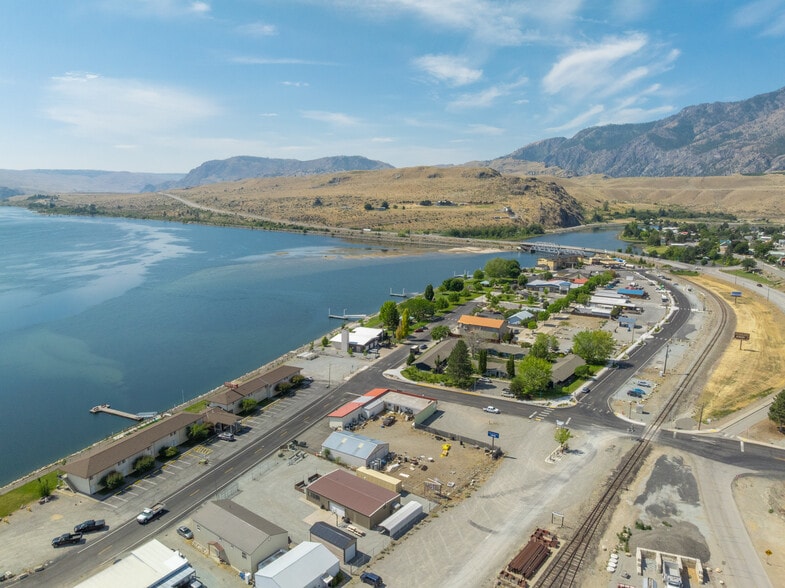 More Photos Of 102 E Lakeshore Dr, Pateros Auto Repair For Sale