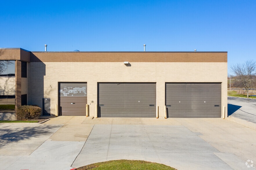 More Photos Of 1400 Busch Pky, Buffalo Grove Manufacturing For Sale