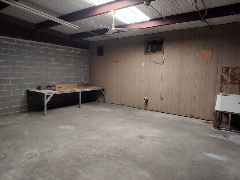 More Photos Of 1703 Blue Bell Rd., Brenham Warehouse For Sale