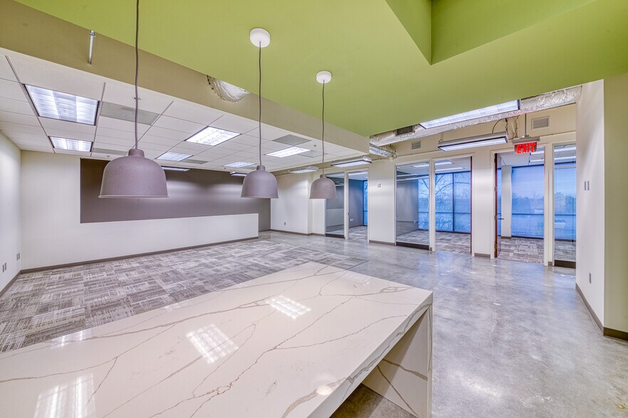 More Photos Of 200 Ashford Ctr N, Atlanta Office For Lease