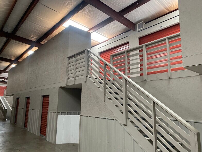 More Photos Of 627A W Main St, Tupelo Self Storage For Sale