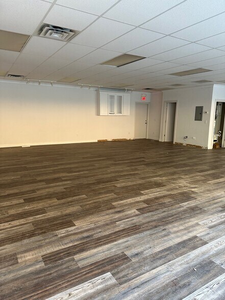 More Photos Of 197 Ethan Allen Hwy, Redding Storefront Retail Office For Lease