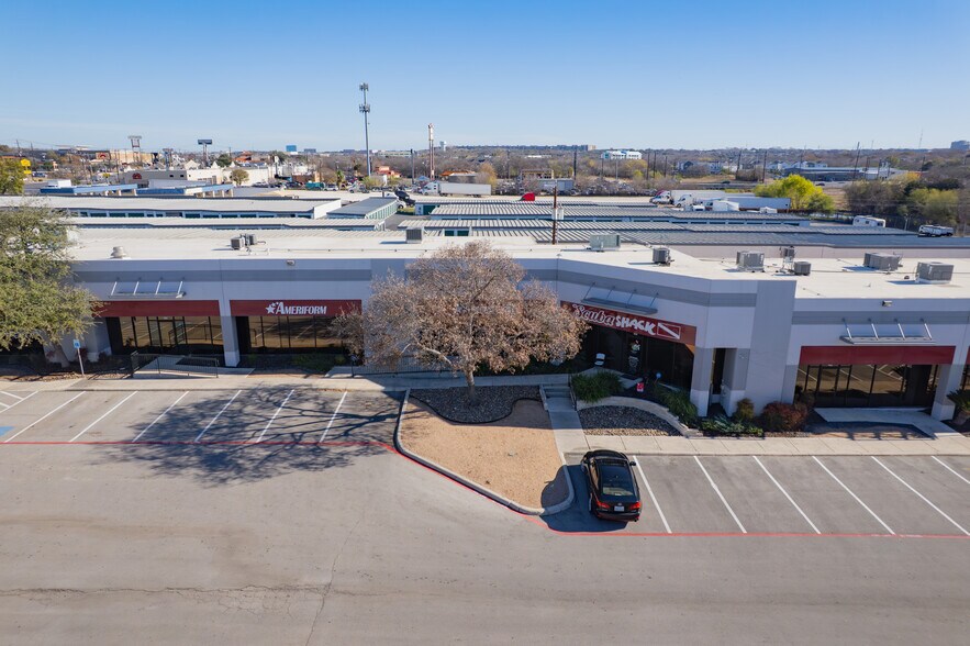 More Photos Of 8666 Huebner Rd, San Antonio Research And Development For Lease