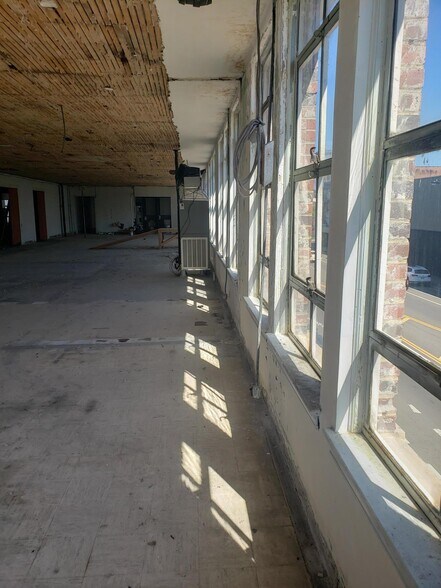 More Photos Of 244-252 Broad St, Kingsport Storefront Retail Office For Sale