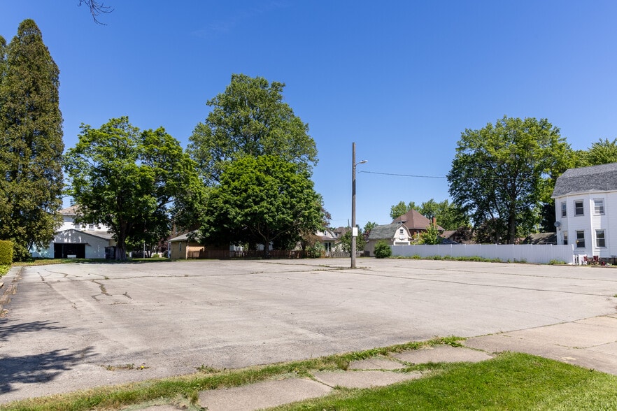 More Photos Of 309 N Broad St, Grove City Religious Facility For Sale