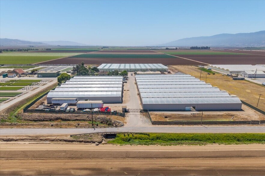 More Photos Of 23820 Potter Rd, Salinas Contractor Storage Yard For Sale