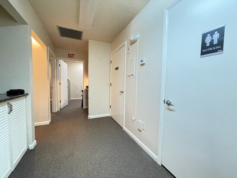 More Photos Of 7328 W University Ave, Gainesville Office For Lease