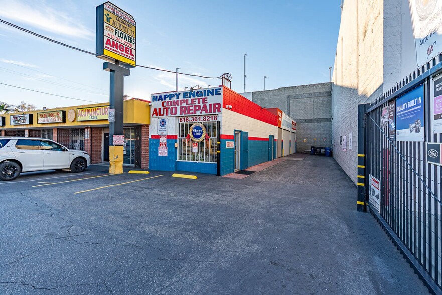 Primary Photo Of 15348 San Fernando Mission Blvd, Mission Hills Auto Repair For Sale