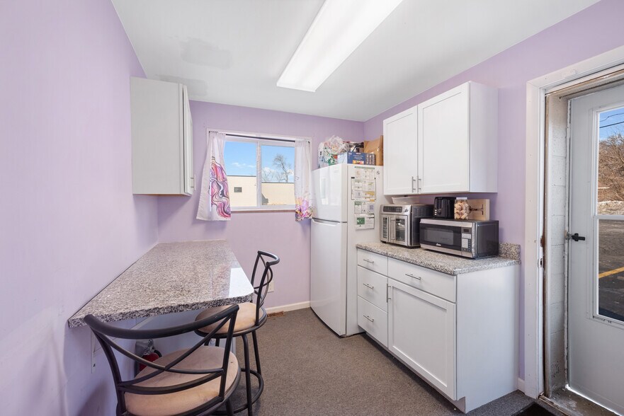 More Photos Of 4680 Dixie Hwy, Waterford Freestanding For Sale