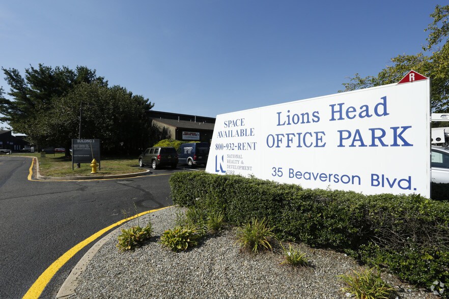 More Photos Of 35 Beaverson Blvd, Brick Office For Lease