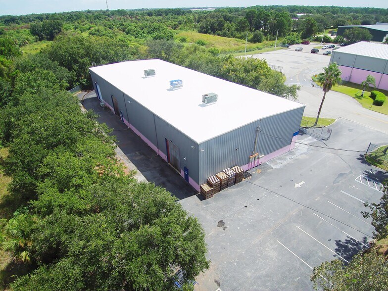 More Photos Of 532 International Pl, Rockledge Warehouse For Lease