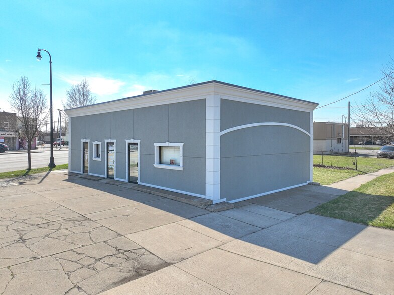 More Photos Of 10306 Dix, Dearborn Office For Sale