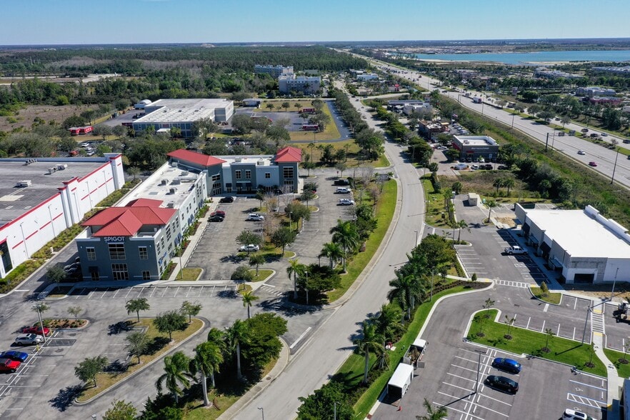More Photos Of 9961 Interstate Commerce Dr, Fort Myers Storefront Retail Office For Lease