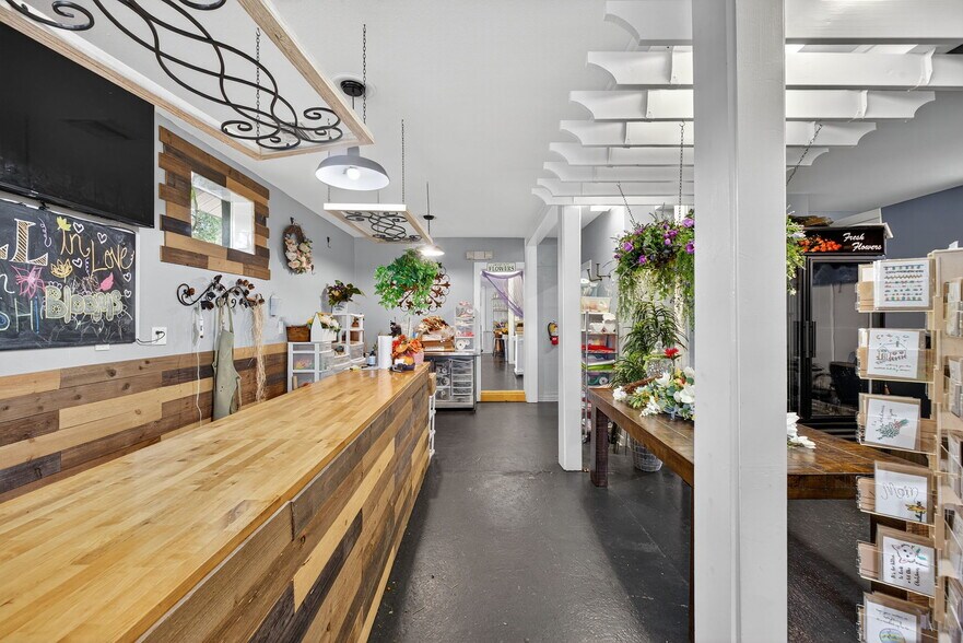 More Photos Of 237 E Plymouth Ave, Deland Freestanding For Sale