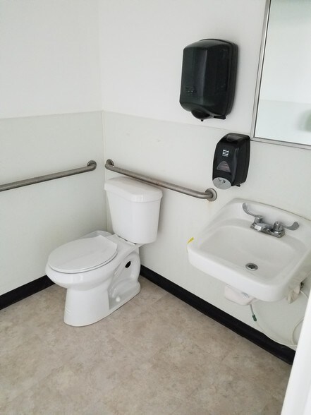 More Photos Of 6999 US Highway 19 N, Pinellas Park Freestanding For Lease