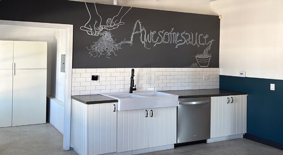More Photos Of 11685-11695 National Blvd, Los Angeles Loft Creative Space For Lease