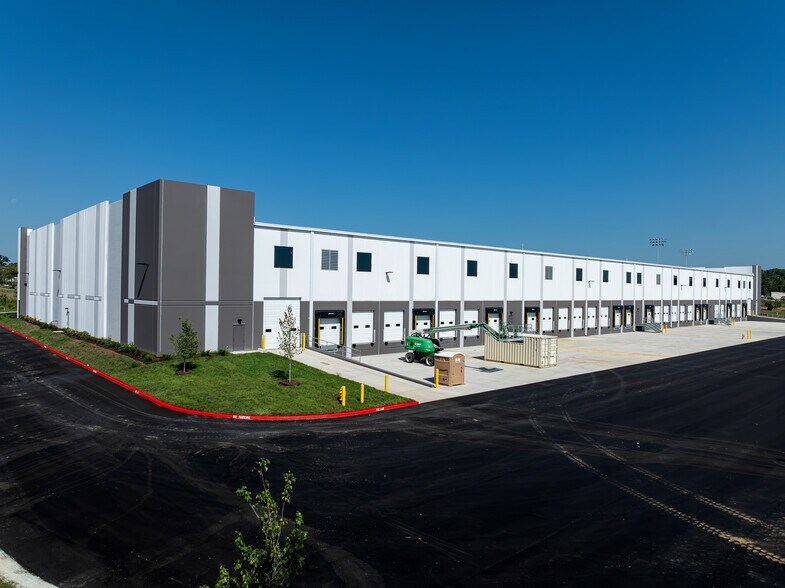 More Photos Of 230 Innovation Way, Hendersonville Warehouse For Sale