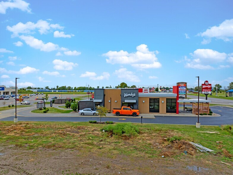 More Photos Of 2321 N Baltimore St, Kirksville Fast Food For Sale