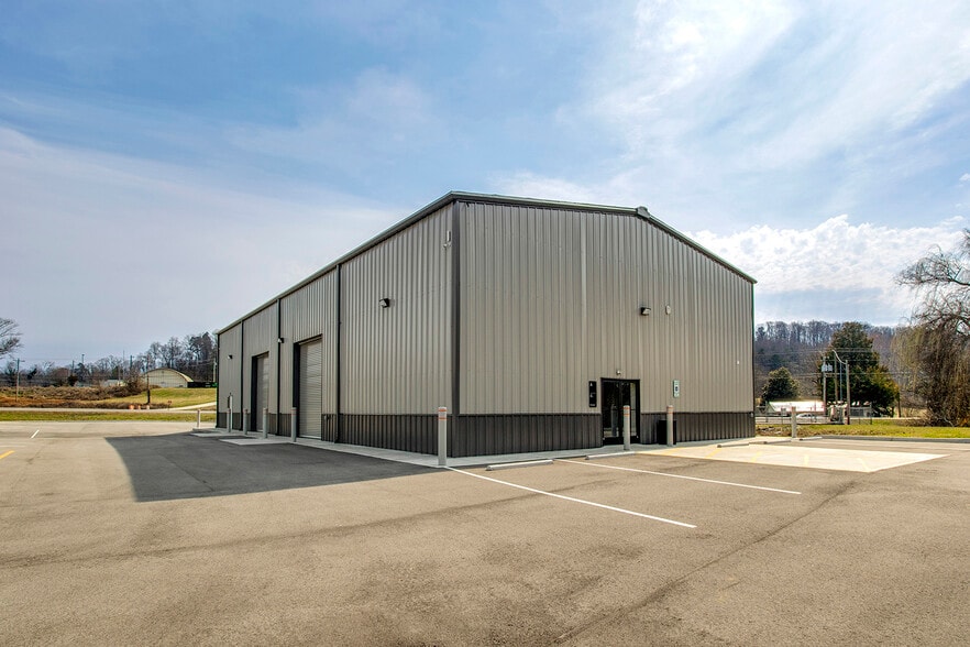 More Photos Of 145 US-70, Lenoir City Flex For Lease