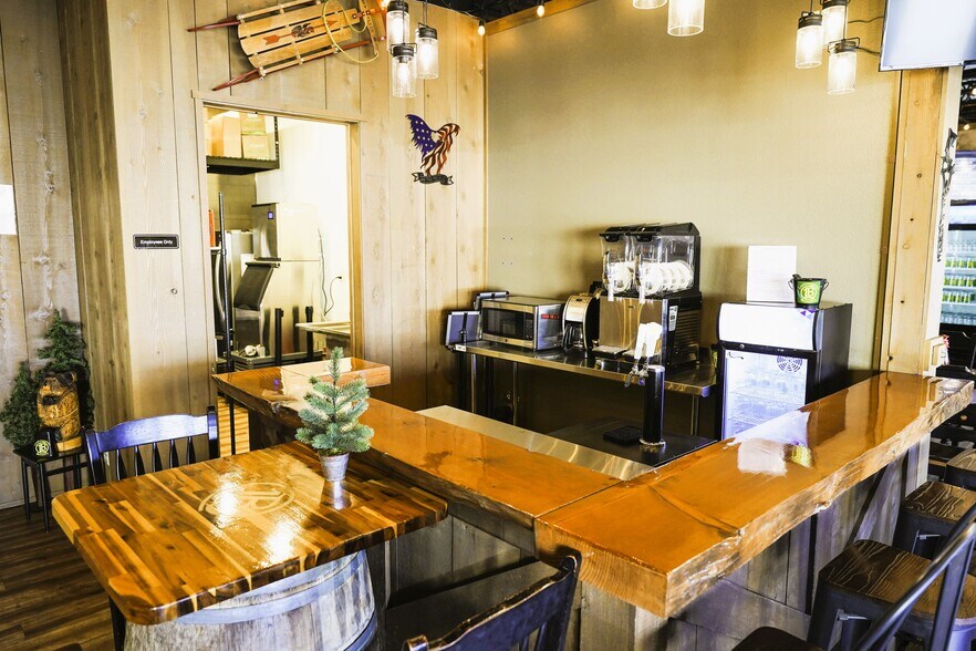 More Photos Of 192 Main St, Winston Bar For Sale