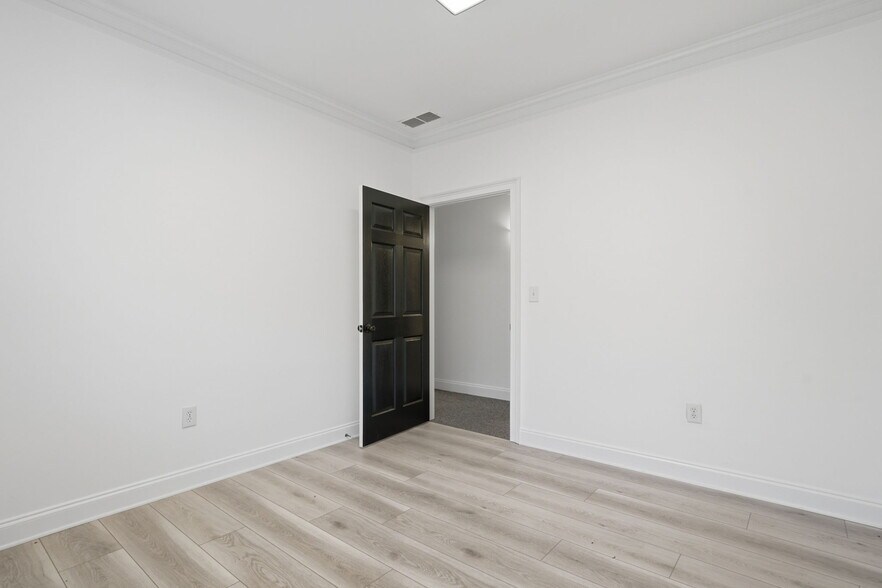 More Photos Of 234-242 Creekstone Rdg, Woodstock Office For Sale