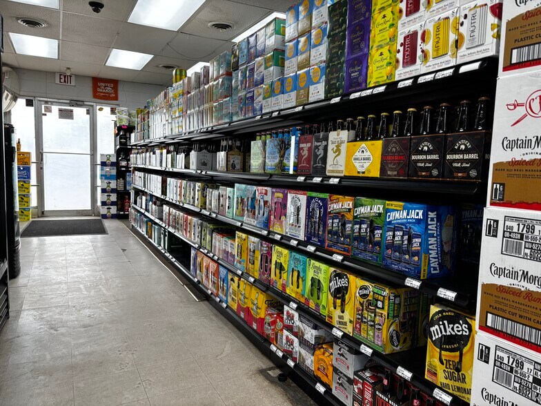 More Photos Of 529 Iris Dr, Sterling General Retail For Sale