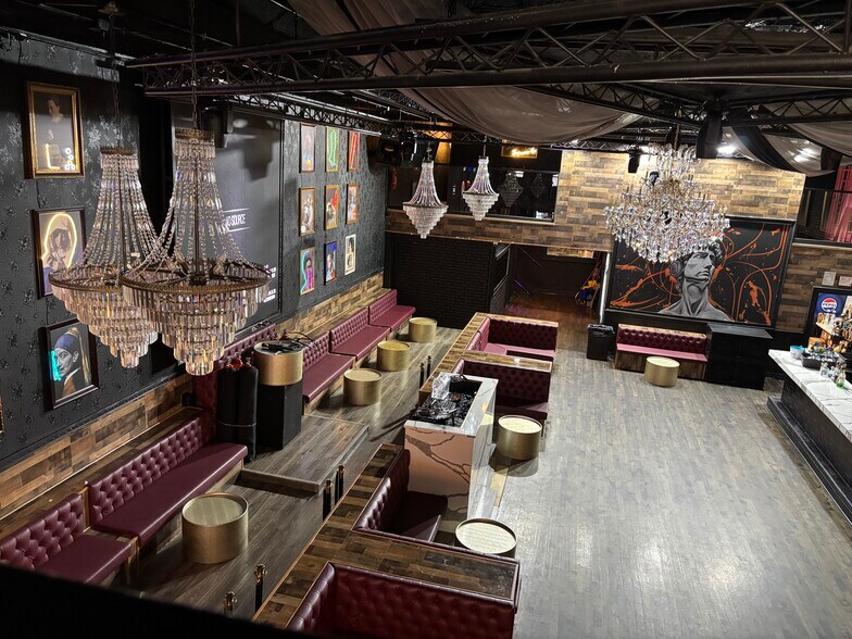 More Photos Of 5-9 W Division St, Chicago Bar For Sale