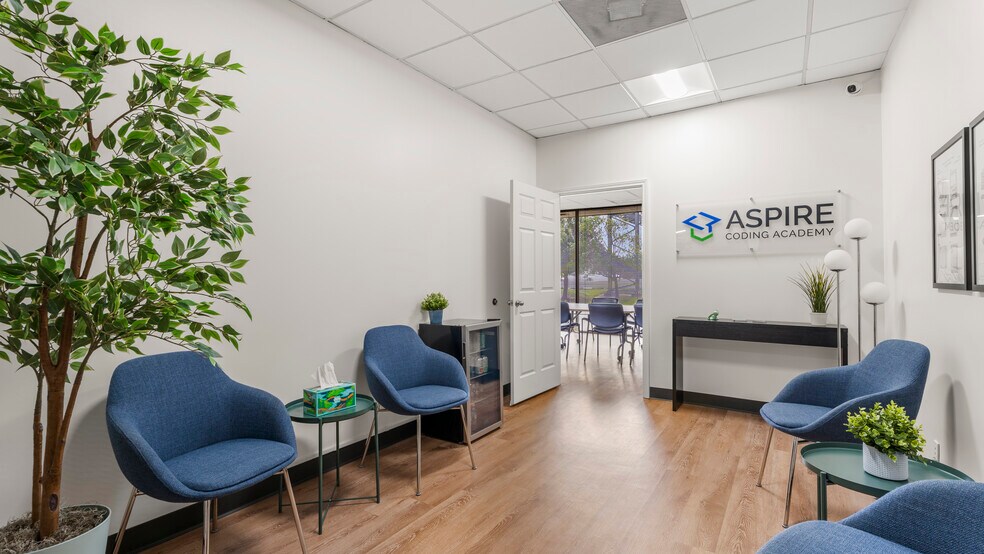 More Photos Of 800 W Sam Houston Pky S, Houston Office For Lease