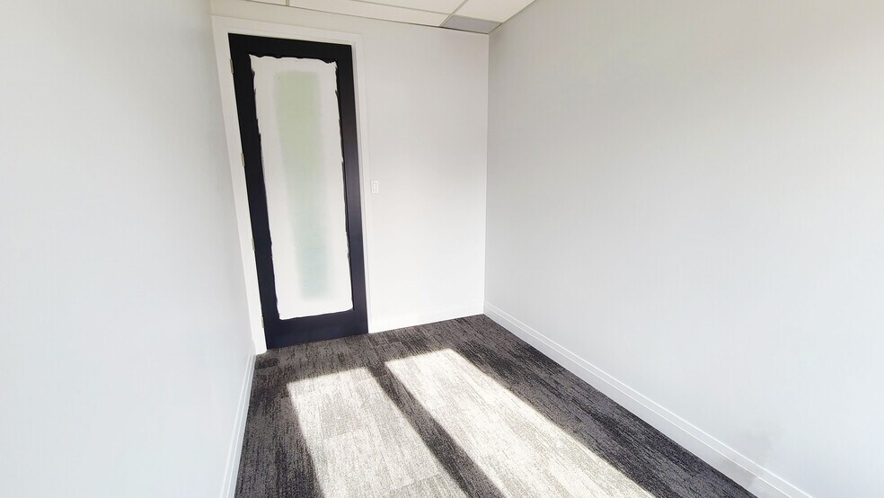 More Photos Of 92 Centrepointe Dr, Ottawa Office For Lease