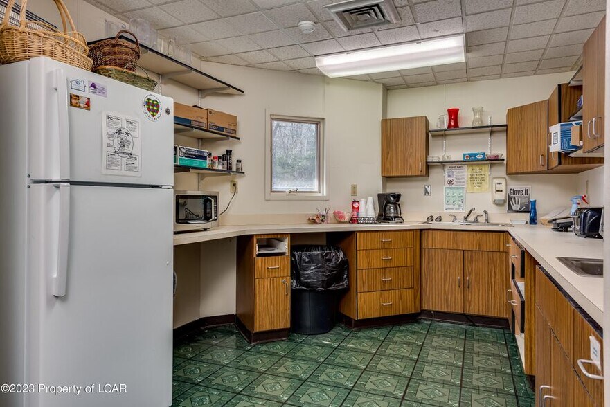 More Photos Of 104 Woodward Hill Rd, Edwardsville Office For Sale