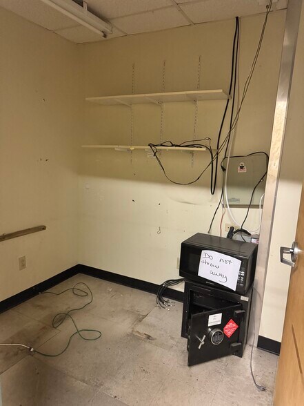 More Photos Of 1651 Blue Ridge Blvd, Troutville Unknown For Lease