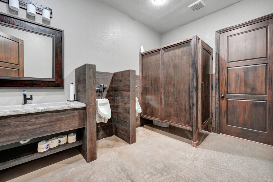 More Photos Of 4313 N County Rd W, Odessa Office For Sale