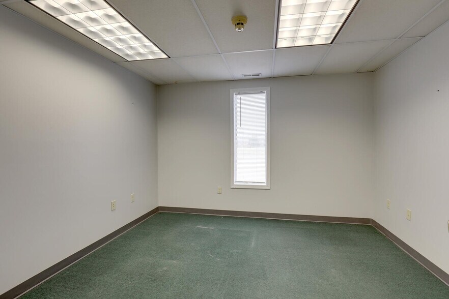 More Photos Of 2414 W Schneidman Dr, Quincy Industrial For Lease