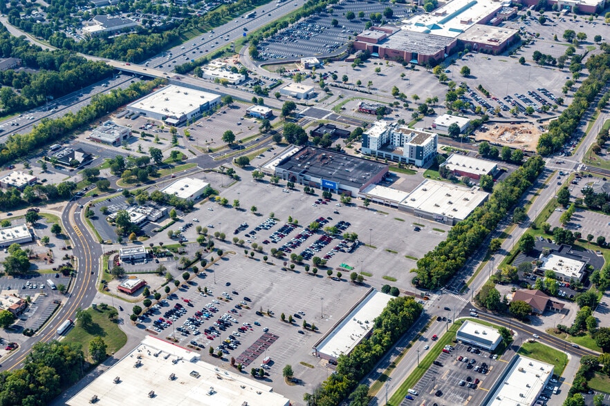 More Photos Of 1745 Galleria blvd, Franklin Storefront For Sale