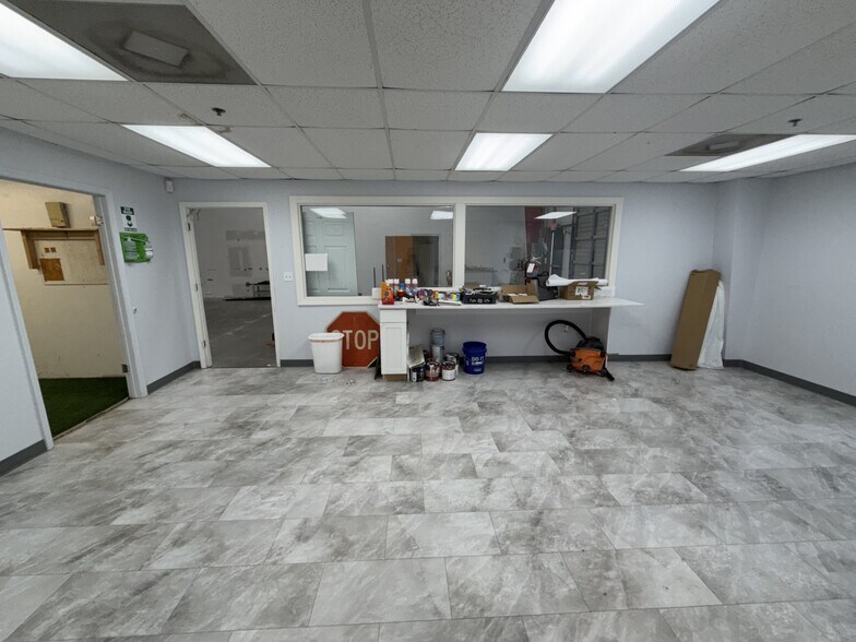 More Photos Of 200 Varnfield Dr, Summerville Warehouse For Lease