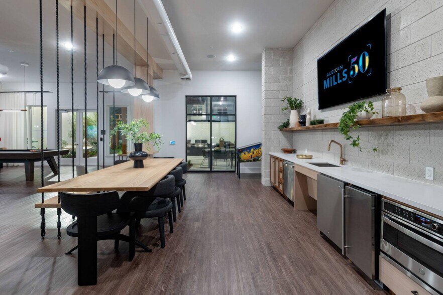 More Photos Of 1647 E Colonial Dr, Orlando Apartments For Sale