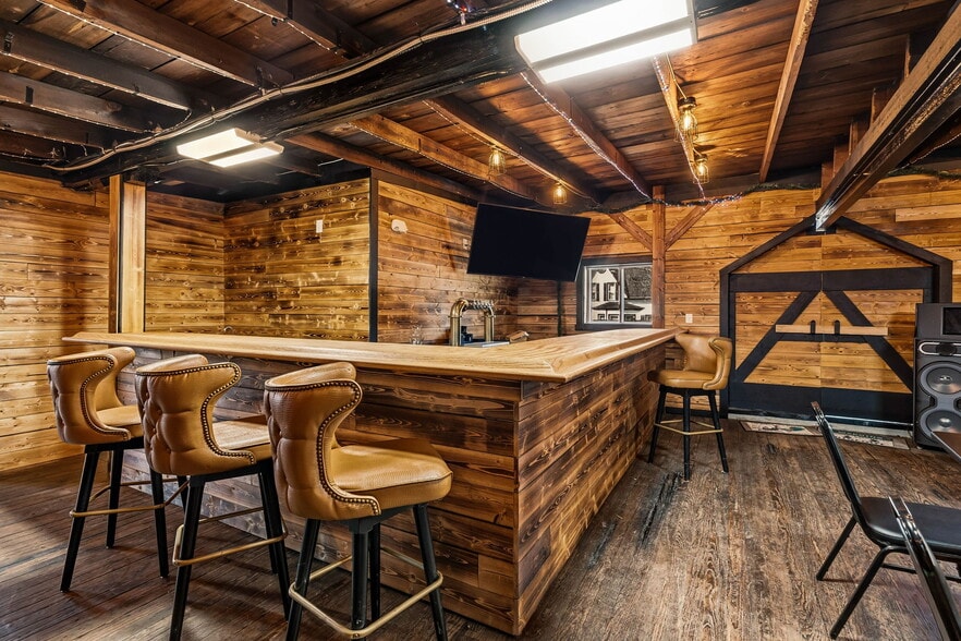 More Photos Of 316 N Main St, Columbia Storefront Retail Office For Sale