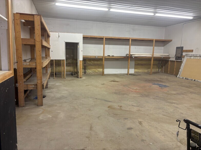 More Photos Of 717 27th St SE, Minot Flex For Lease