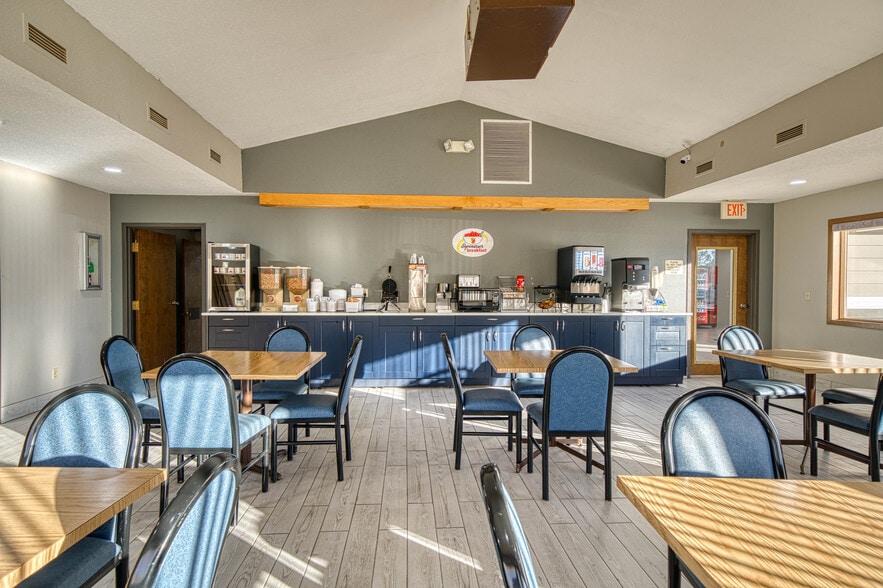 More Photos Of 800 Mammoth St, Hot Springs Hotel For Sale