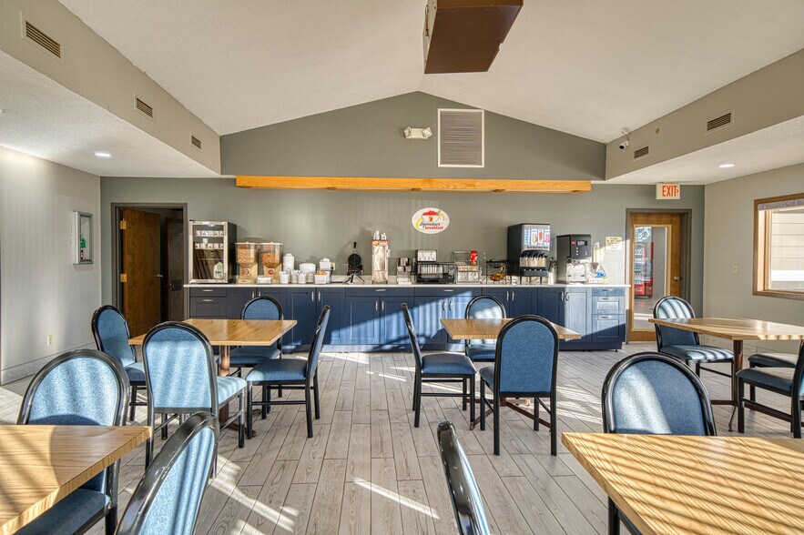 More Photos Of 800 Mammoth St, Hot Springs Hotel For Sale